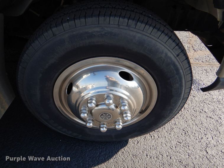 image for item MM9642 2013 Ford E450  shuttle bus