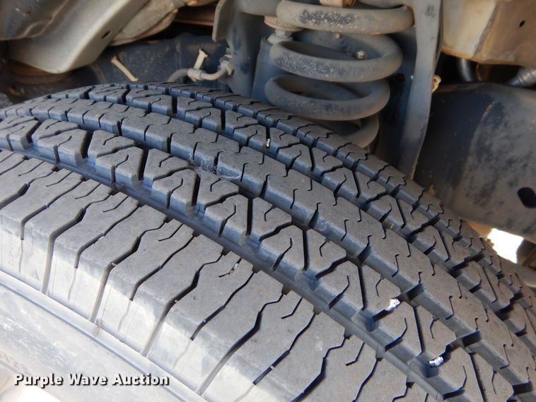 image for item MM9642 2013 Ford E450  shuttle bus