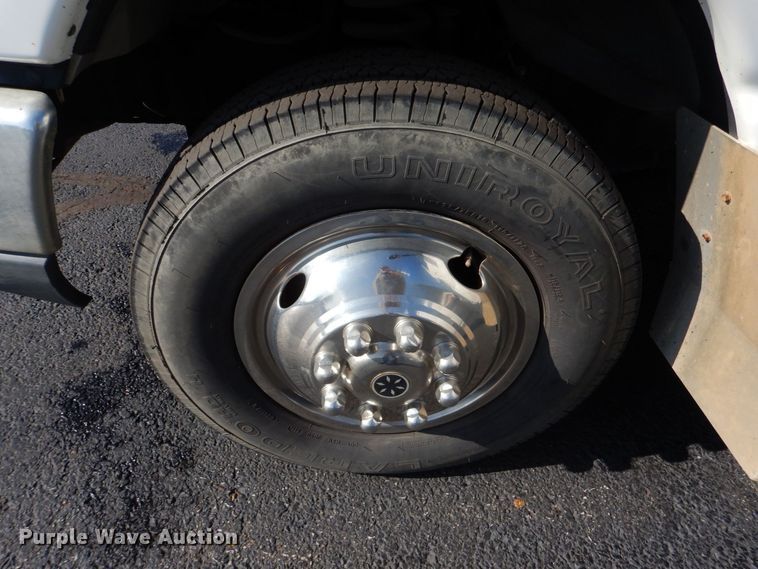 image for item MM9642 2013 Ford E450  shuttle bus