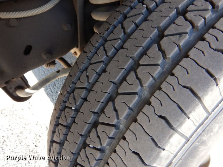 image for item MM9642 2013 Ford E450  shuttle bus