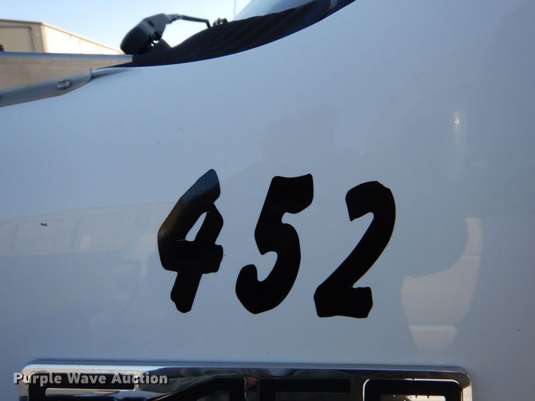 image for item MM9642 2013 Ford E450  shuttle bus