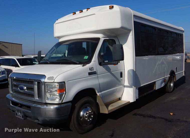 image for item MM9643 2013 Ford E450  shuttle bus