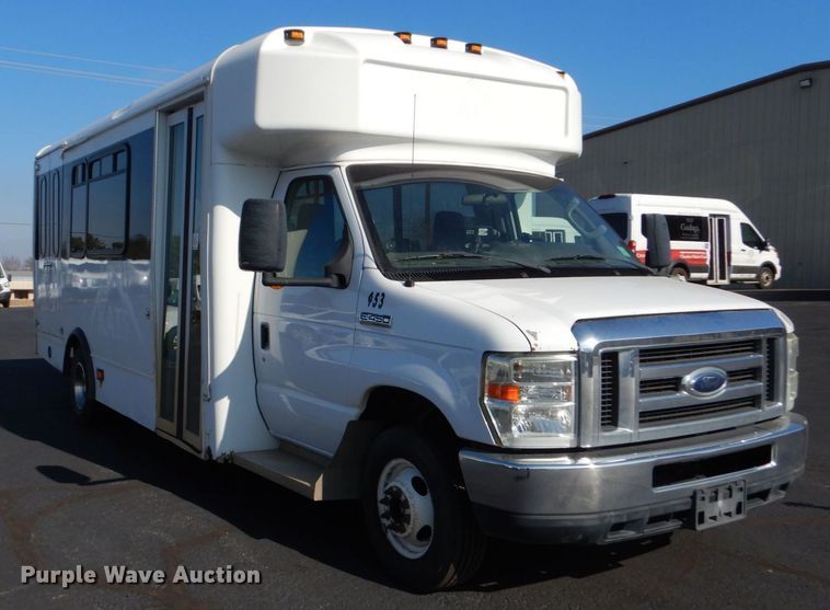 image for item MM9643 2013 Ford E450  shuttle bus