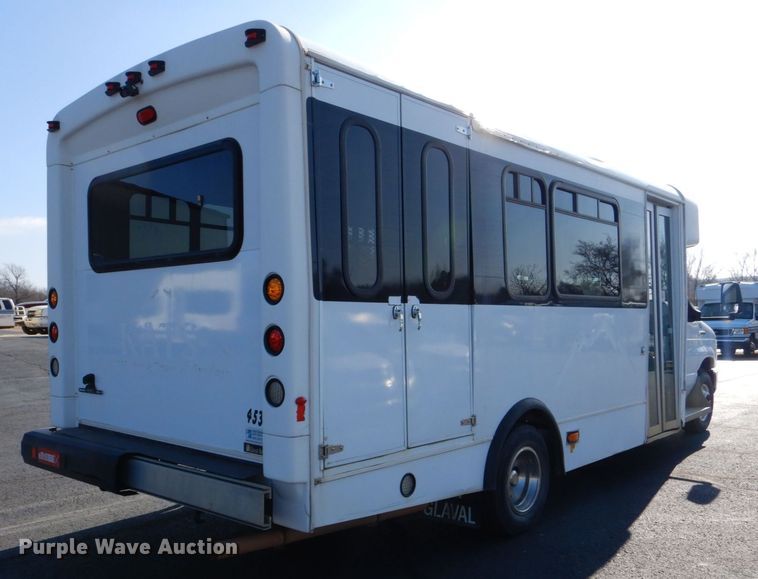 image for item MM9643 2013 Ford E450  shuttle bus