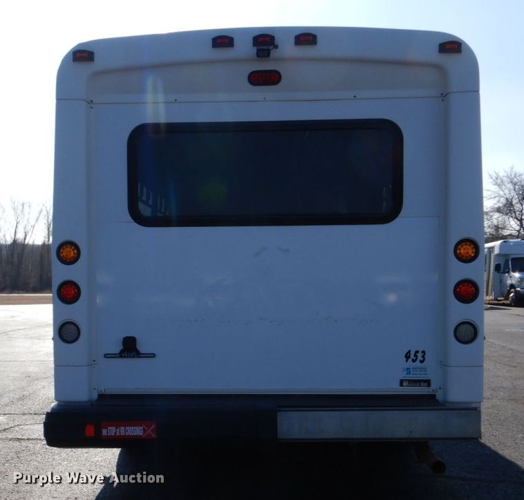 image for item MM9643 2013 Ford E450  shuttle bus