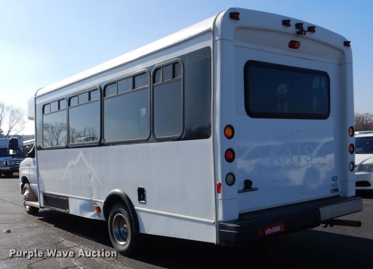 image for item MM9643 2013 Ford E450  shuttle bus