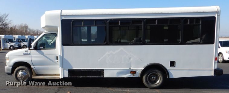 image for item MM9643 2013 Ford E450  shuttle bus