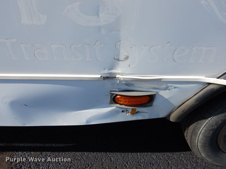 image for item MM9643 2013 Ford E450  shuttle bus