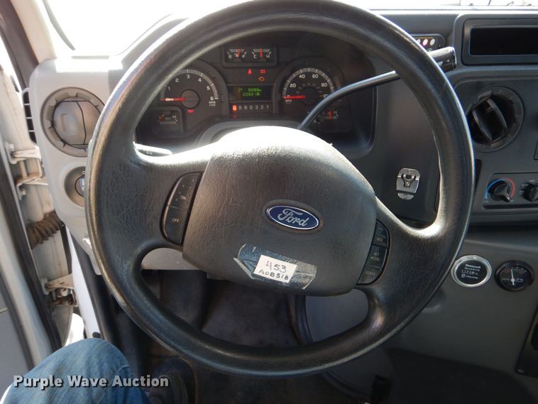 image for item MM9643 2013 Ford E450  shuttle bus