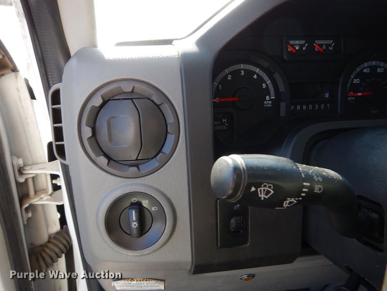 image for item MM9643 2013 Ford E450  shuttle bus