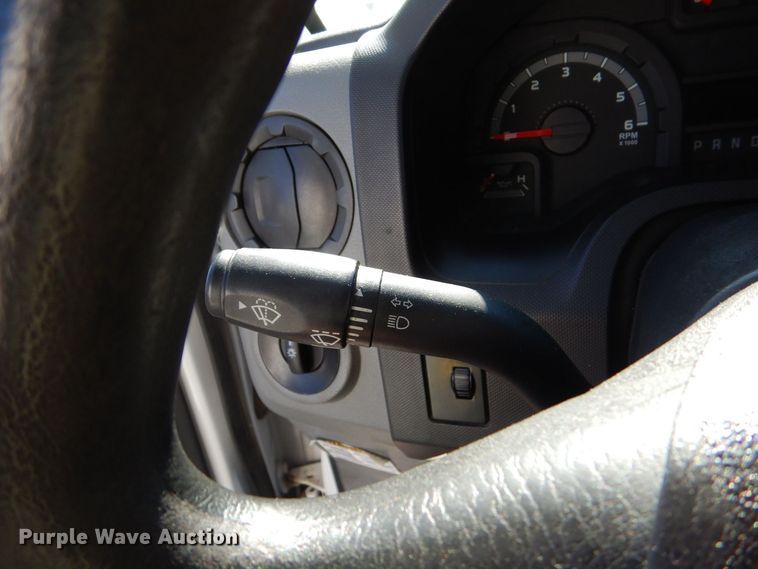 image for item MM9643 2013 Ford E450  shuttle bus