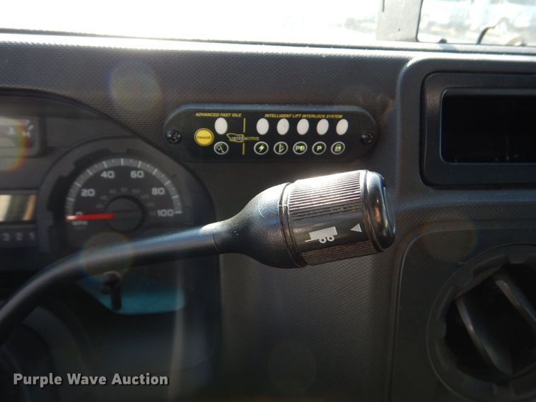 image for item MM9643 2013 Ford E450  shuttle bus