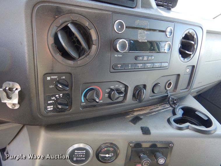 image for item MM9643 2013 Ford E450  shuttle bus