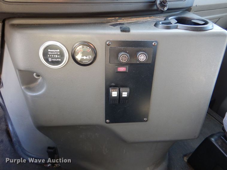 image for item MM9643 2013 Ford E450  shuttle bus