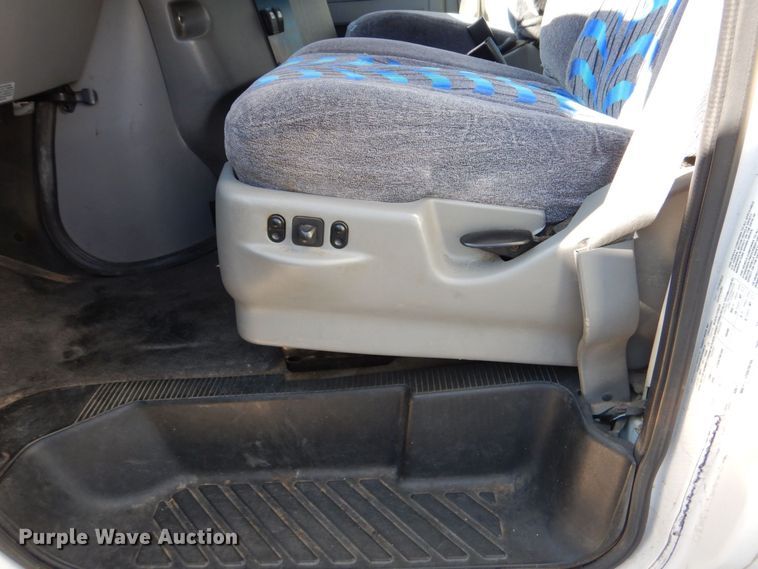 image for item MM9643 2013 Ford E450  shuttle bus