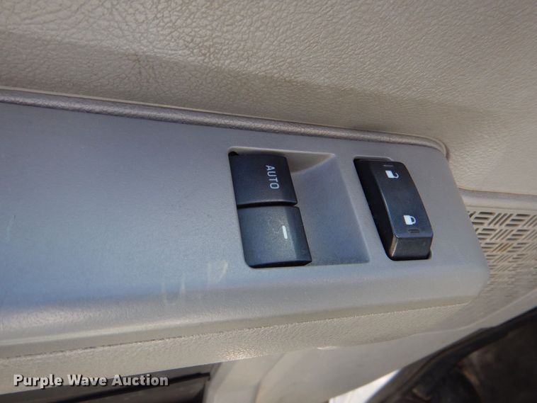 image for item MM9643 2013 Ford E450  shuttle bus