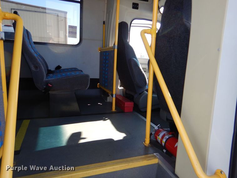 image for item MM9643 2013 Ford E450  shuttle bus