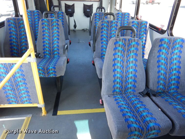 image for item MM9643 2013 Ford E450  shuttle bus