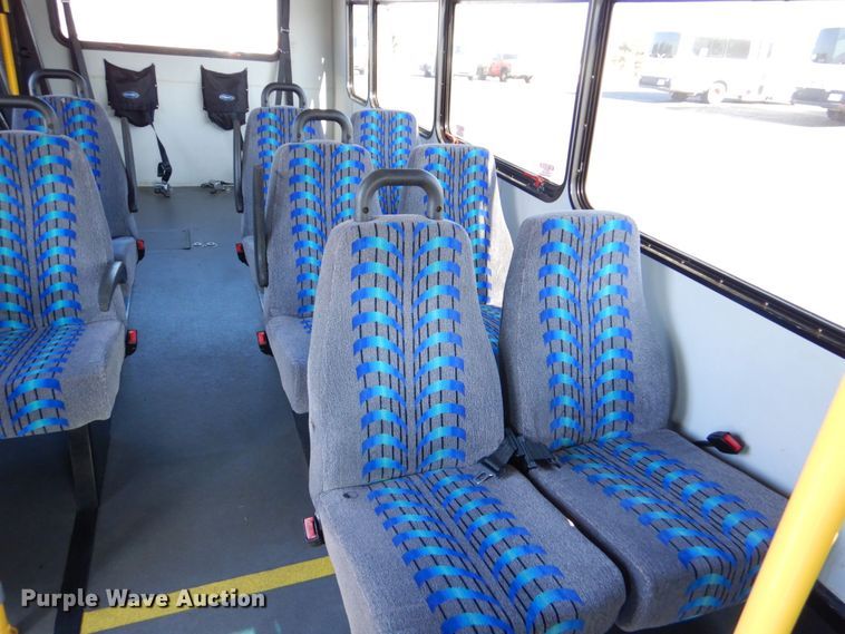 image for item MM9643 2013 Ford E450  shuttle bus