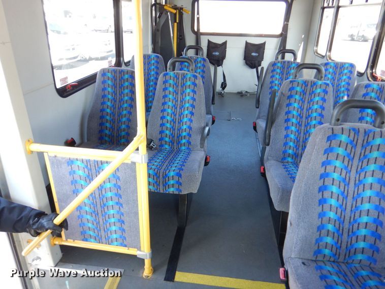 image for item MM9643 2013 Ford E450  shuttle bus