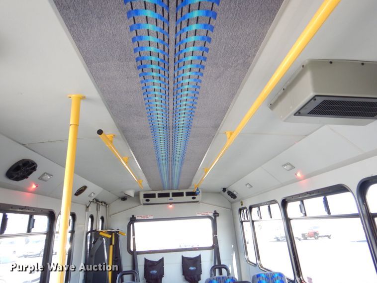 image for item MM9643 2013 Ford E450  shuttle bus