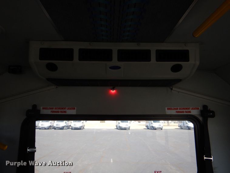 image for item MM9643 2013 Ford E450  shuttle bus