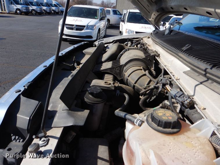 image for item MM9643 2013 Ford E450  shuttle bus