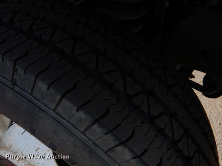 image for item MM9643 2013 Ford E450  shuttle bus