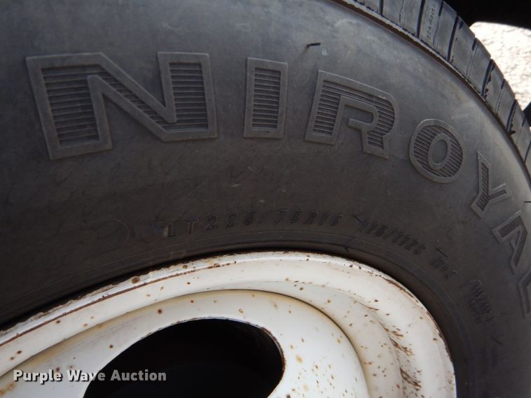 image for item MM9643 2013 Ford E450  shuttle bus