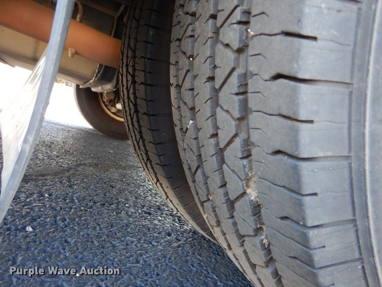 image for item MM9643 2013 Ford E450  shuttle bus