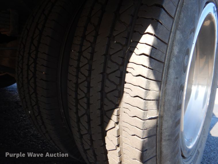 image for item MM9643 2013 Ford E450  shuttle bus