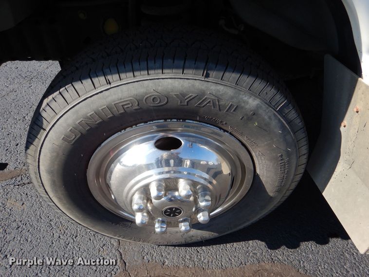 image for item MM9643 2013 Ford E450  shuttle bus