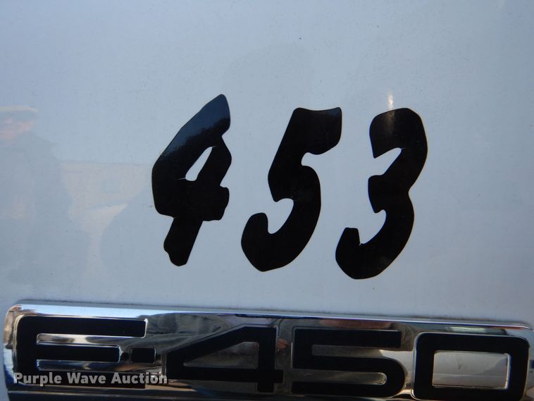 image for item MM9643 2013 Ford E450  shuttle bus