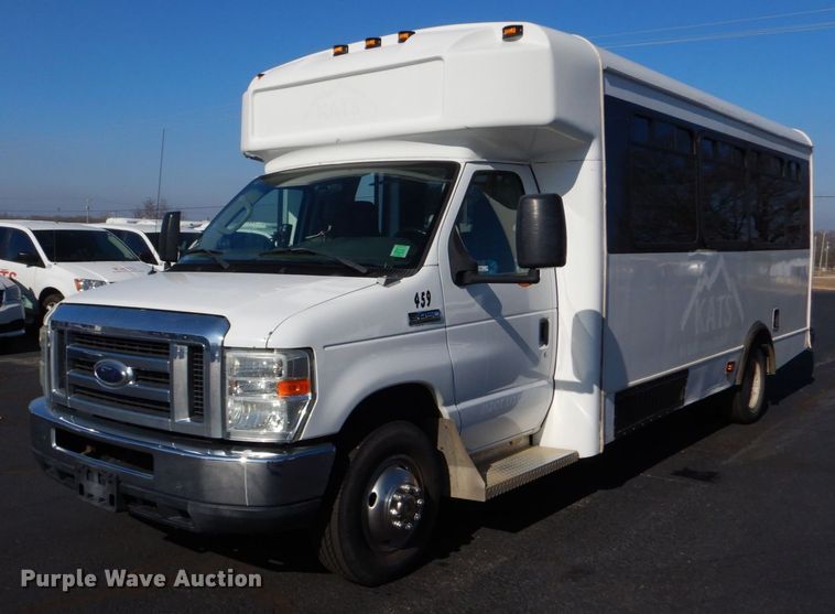 image for item MM9644 2013 Ford E450  shuttle bus
