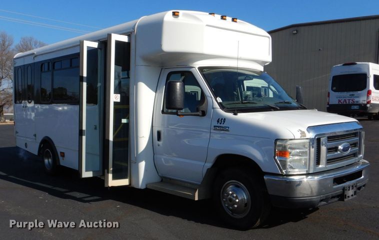 image for item MM9644 2013 Ford E450  shuttle bus