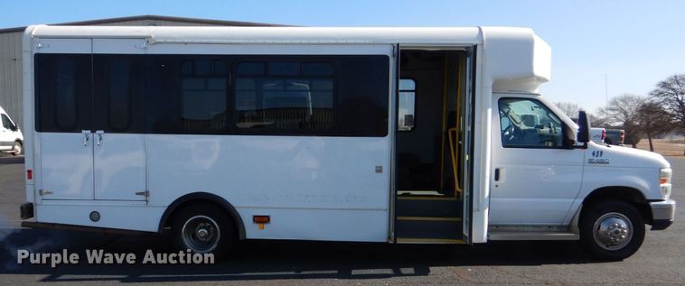 image for item MM9644 2013 Ford E450  shuttle bus