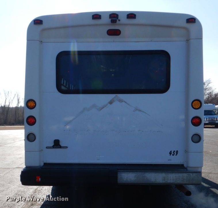 image for item MM9644 2013 Ford E450  shuttle bus