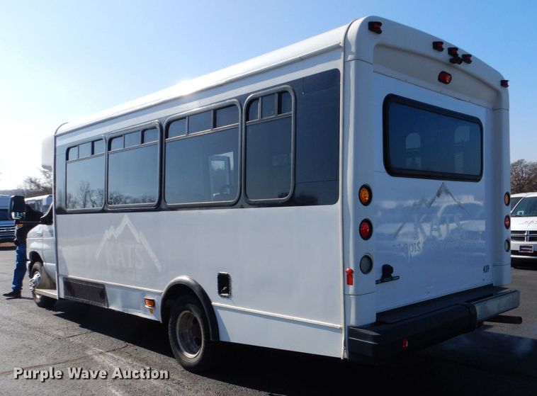 image for item MM9644 2013 Ford E450  shuttle bus