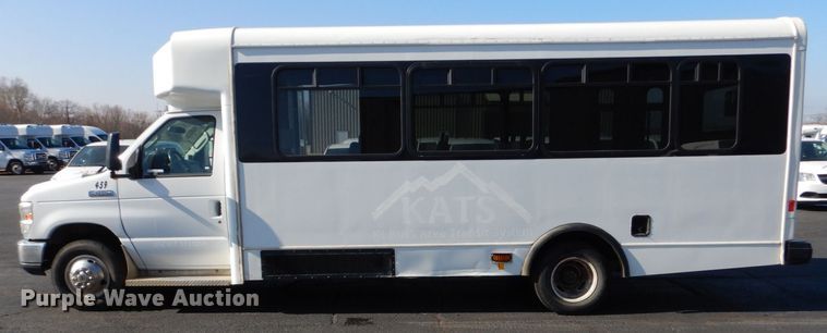 image for item MM9644 2013 Ford E450  shuttle bus