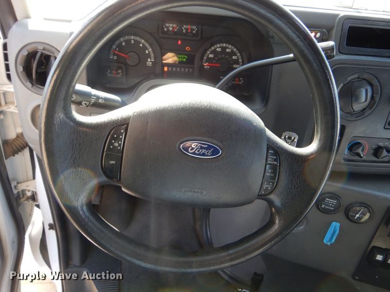 image for item MM9644 2013 Ford E450  shuttle bus