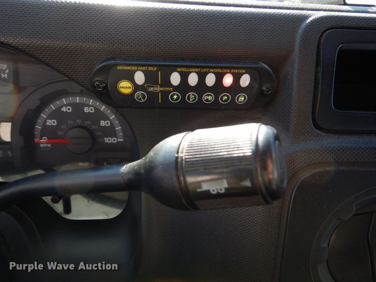 image for item MM9644 2013 Ford E450  shuttle bus