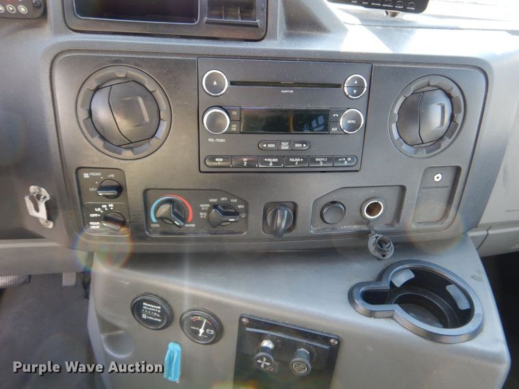 image for item MM9644 2013 Ford E450  shuttle bus