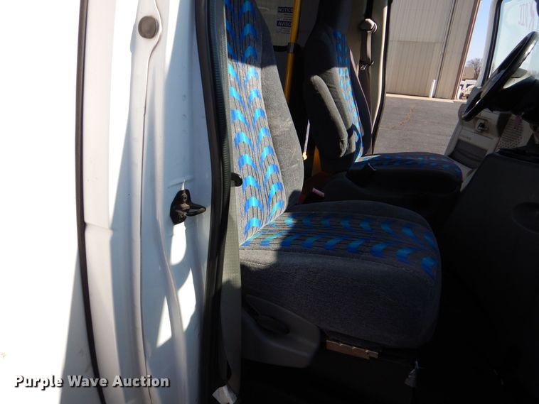 image for item MM9644 2013 Ford E450  shuttle bus