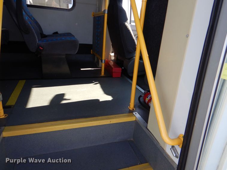 image for item MM9644 2013 Ford E450  shuttle bus