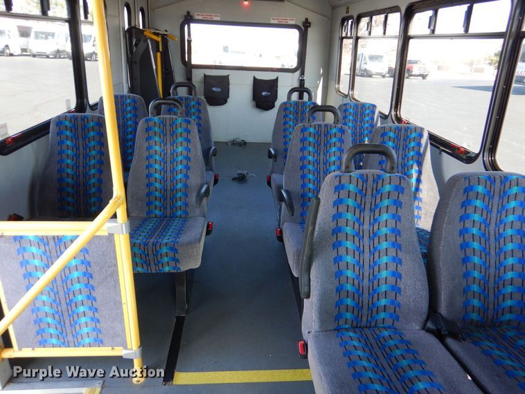 image for item MM9644 2013 Ford E450  shuttle bus