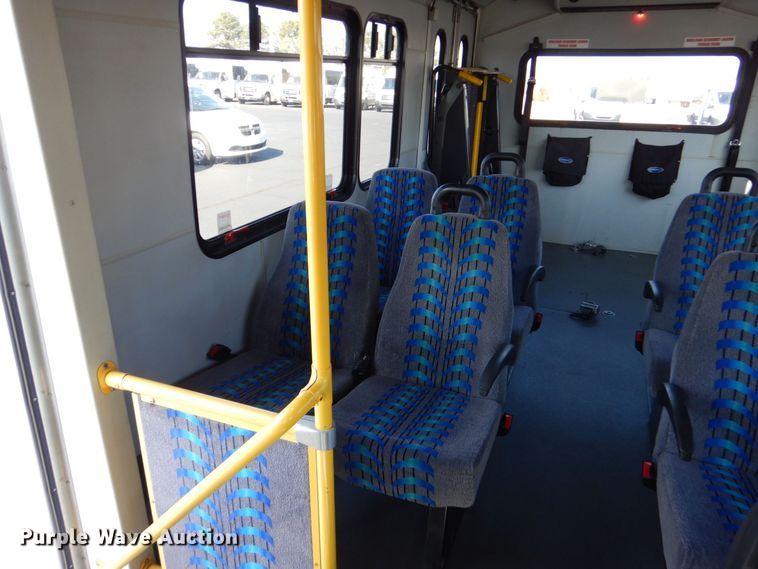 image for item MM9644 2013 Ford E450  shuttle bus