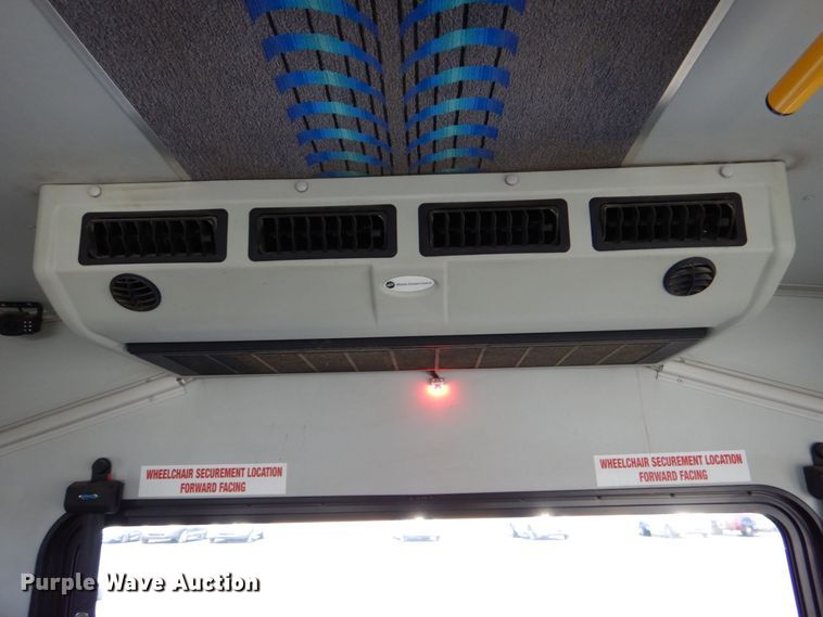 image for item MM9644 2013 Ford E450  shuttle bus