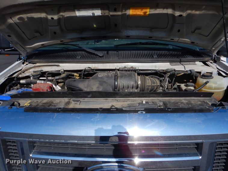 image for item MM9644 2013 Ford E450  shuttle bus