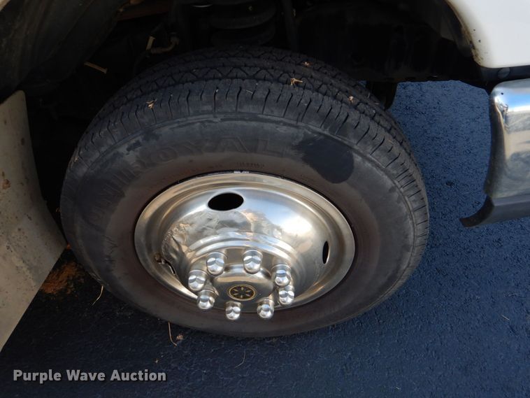 image for item MM9644 2013 Ford E450  shuttle bus