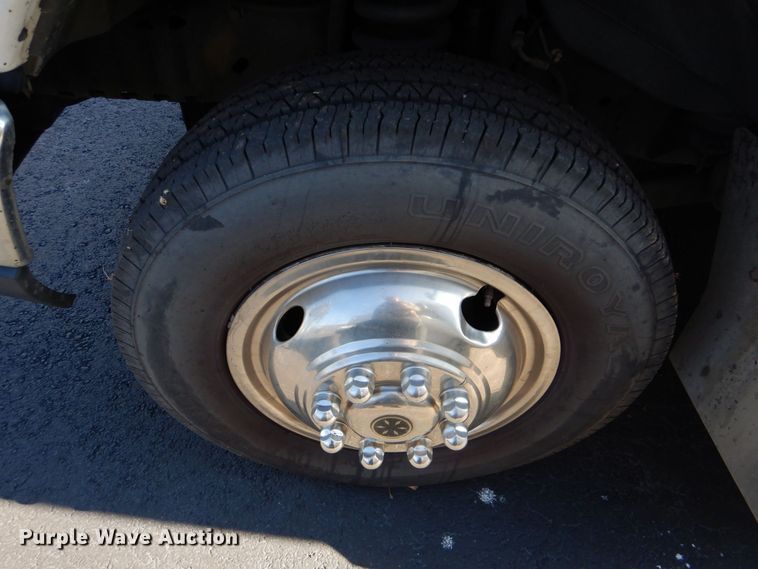 image for item MM9644 2013 Ford E450  shuttle bus